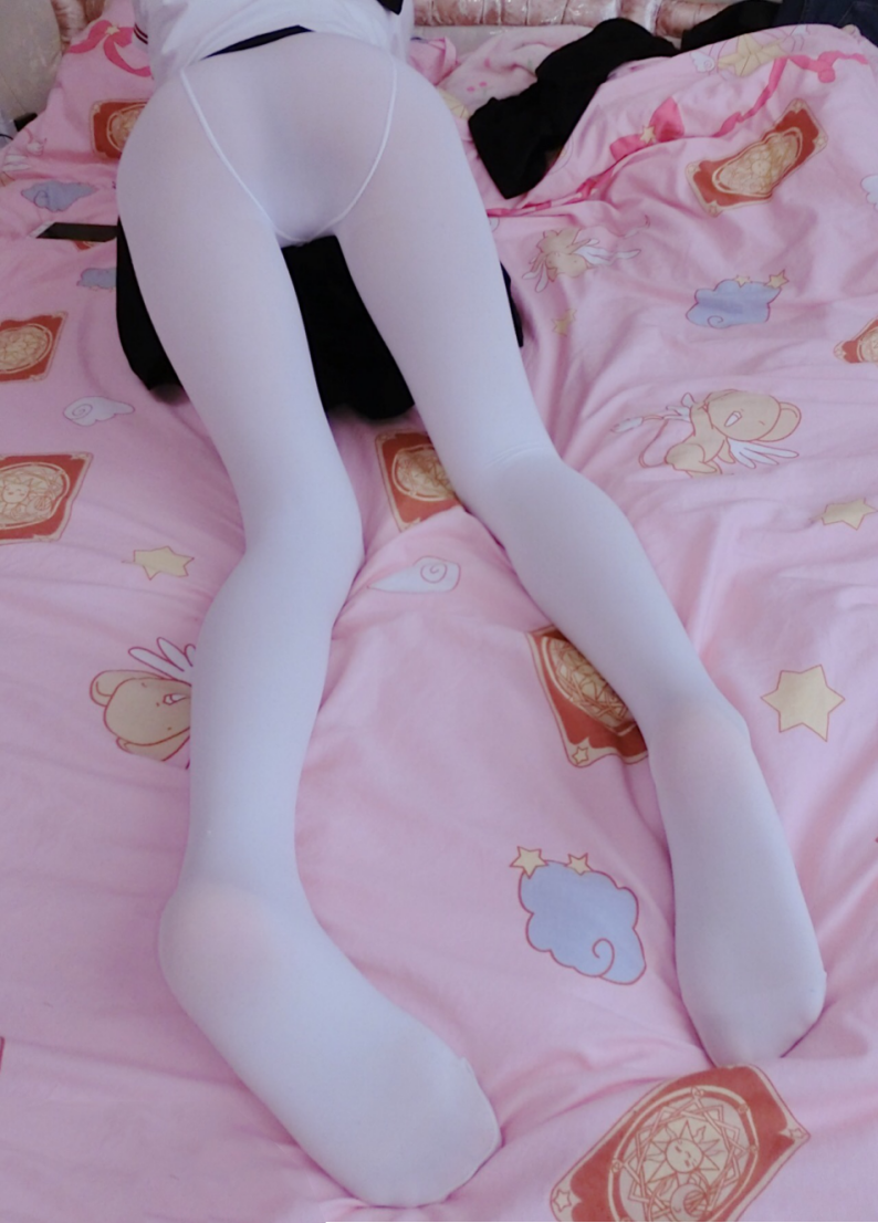 黑色水手服白絲長腿嫩屄萌白