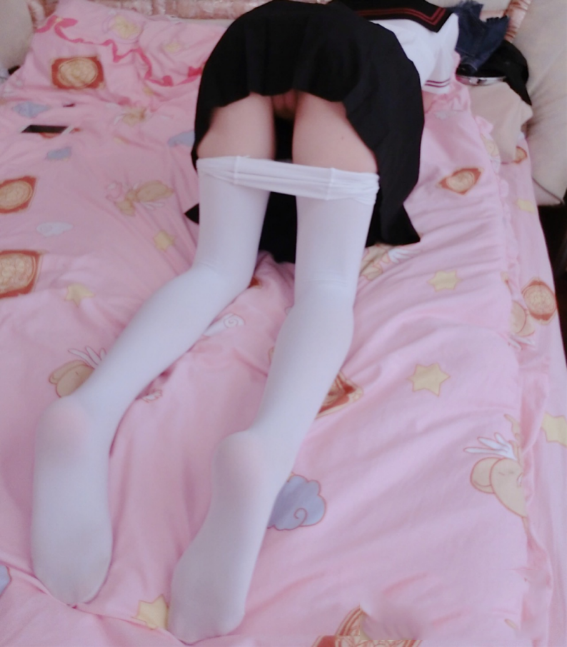 黑色水手服白絲長腿嫩屄萌白