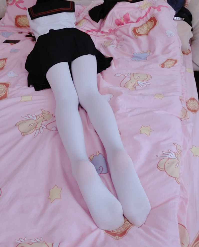 黑色水手服白絲長腿嫩屄萌白