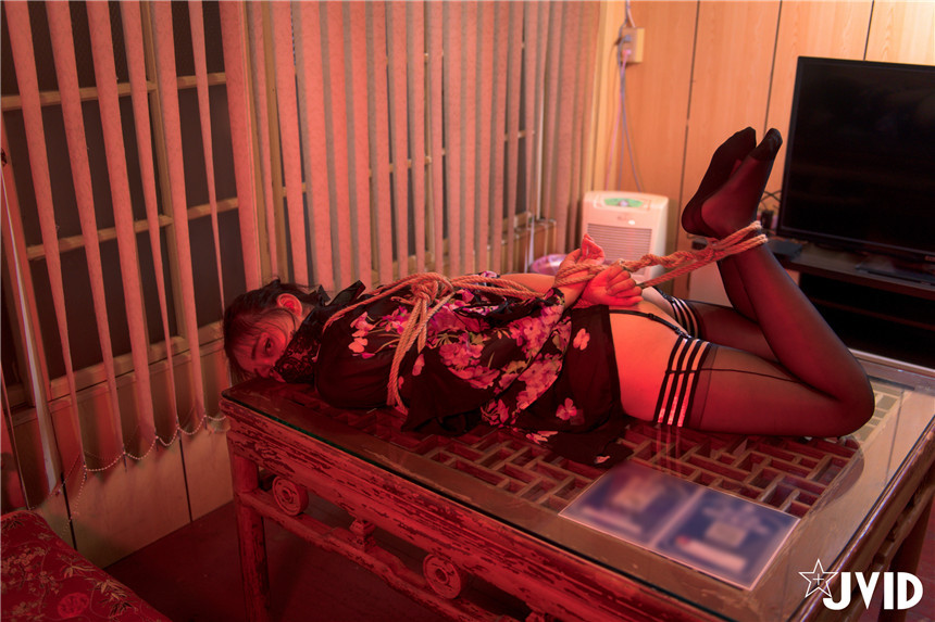 黑絲美女捆綁調教2