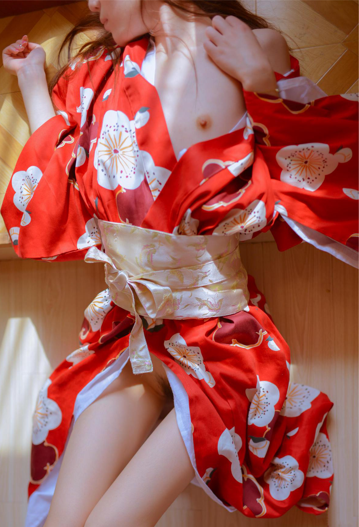 紅色日式白花和服美腿肥穴 上部