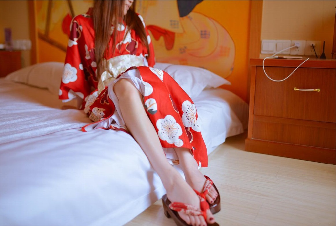 紅色日式白花和服美腿肥穴 上部