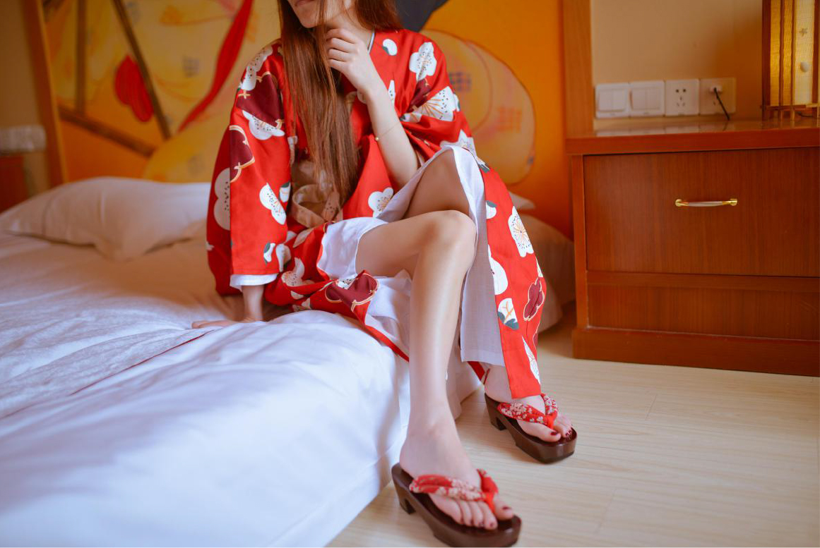 紅色日式白花和服美腿肥穴 上部