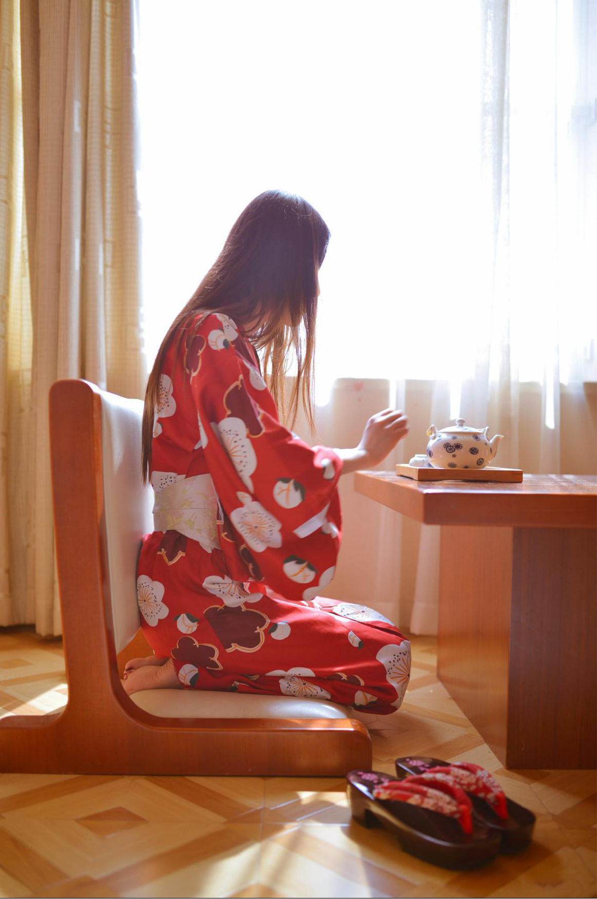紅色日式白花和服美腿肥穴 上部