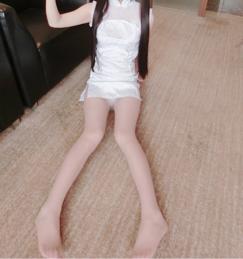 蘿莉系列.白色旗袍美腿嫩穴萌白