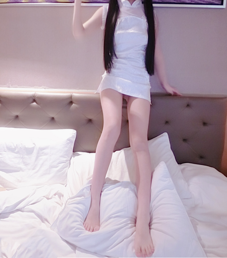 蘿莉系列.白色旗袍美腿嫩穴萌白