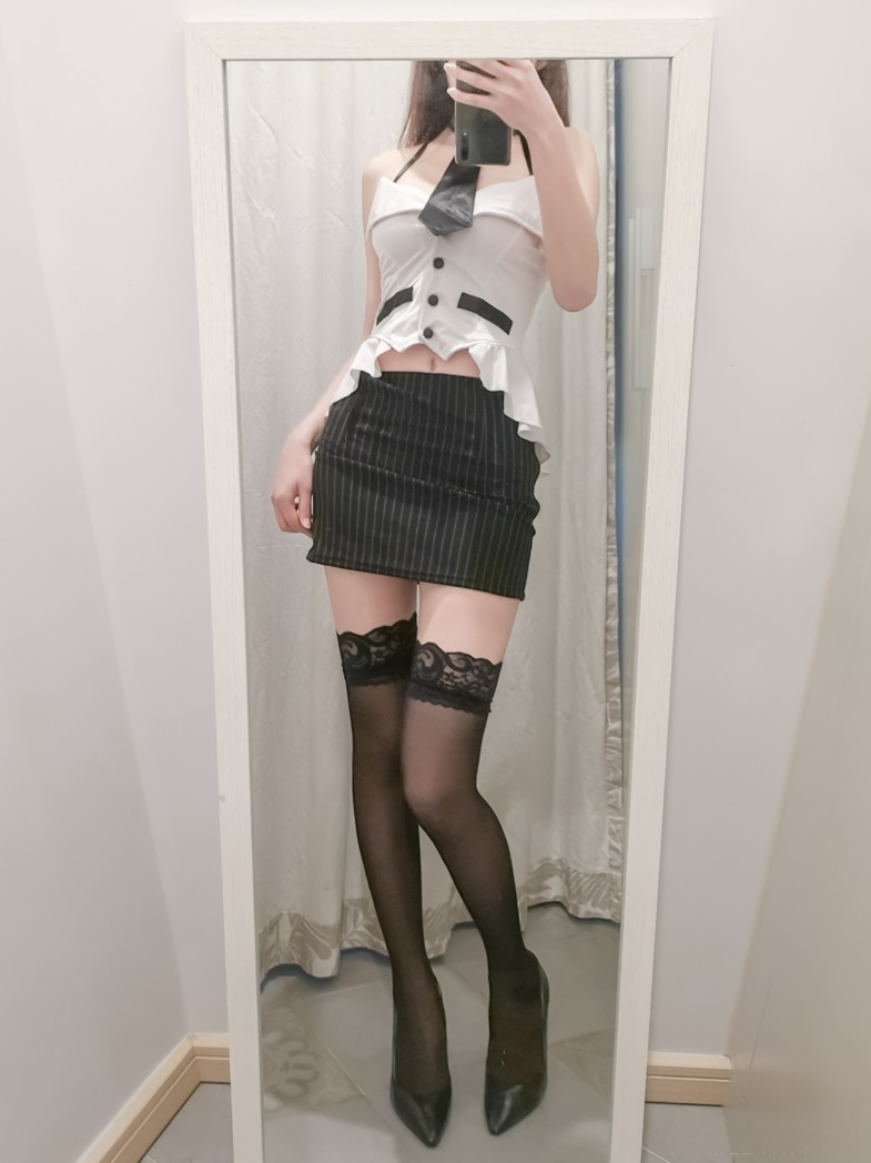 美臀秘書蒙眼全裸四點誘惑.哪個老板能受得了啊