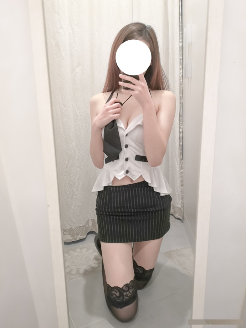 美臀秘書蒙眼全裸四點誘惑.哪個老板能受得了啊