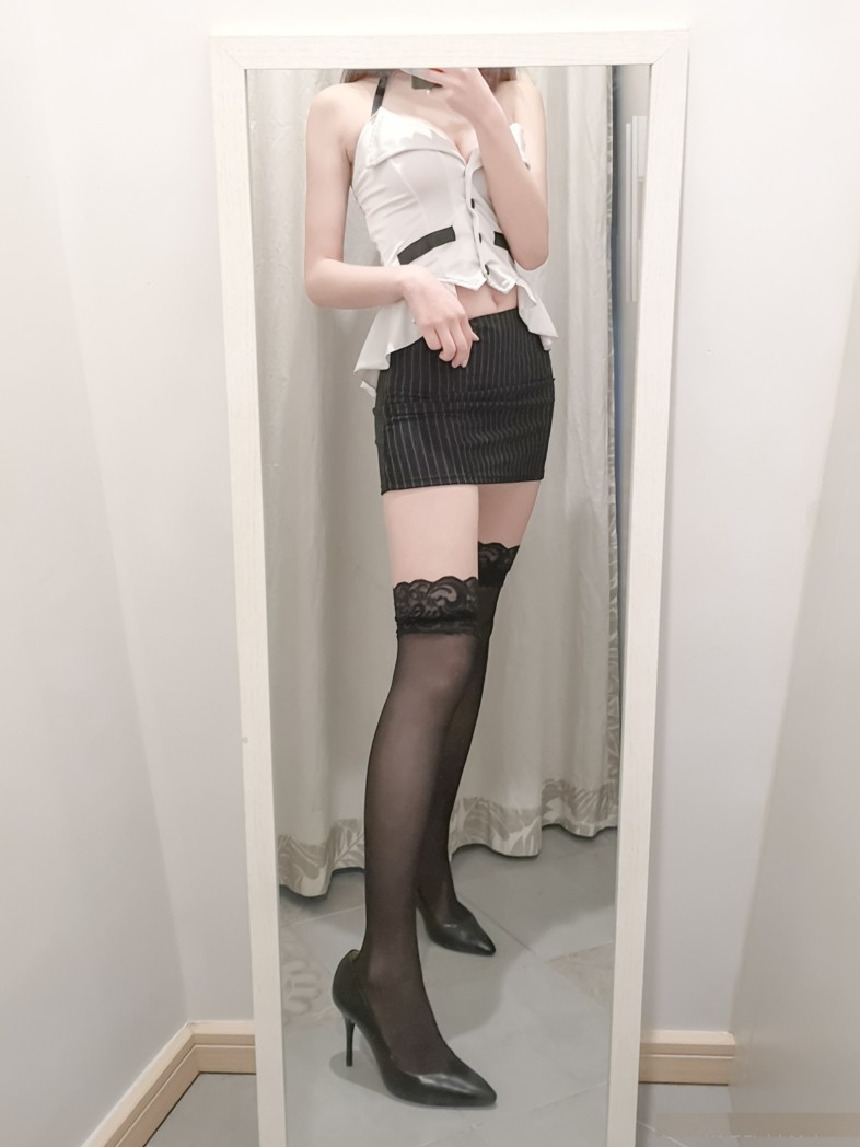 美臀秘書蒙眼全裸四點誘惑.哪個老板能受得了啊