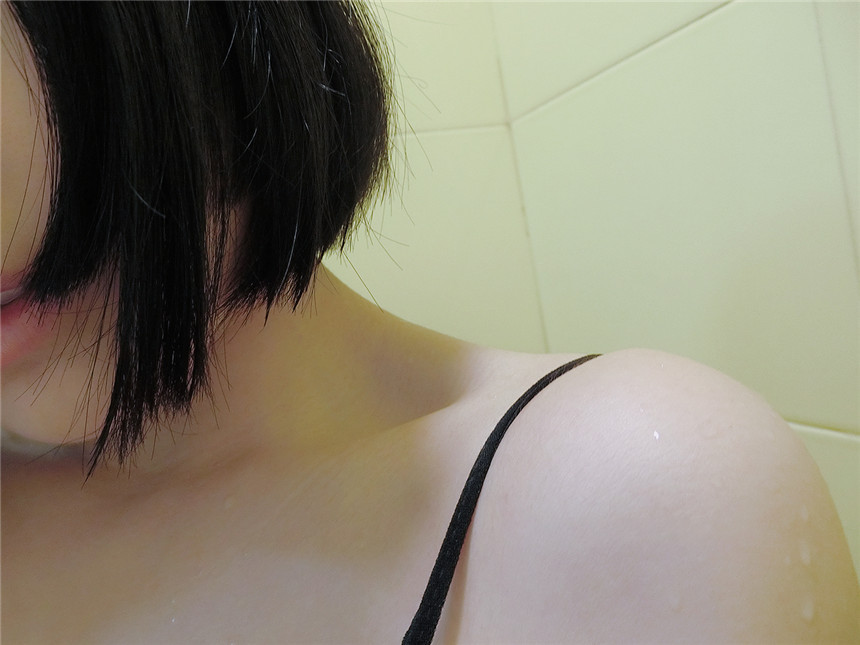 死庫水萌妹浴室露出