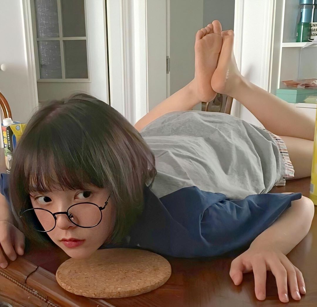 光滑白嫩的小腳丫要不要嘗一下