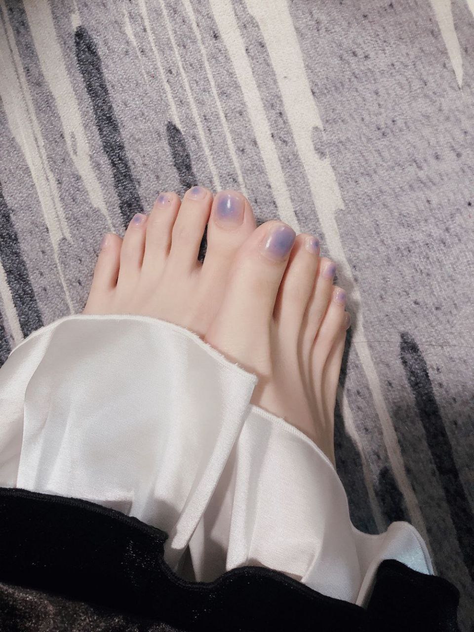 光滑白嫩的小腳丫要不要嘗一下