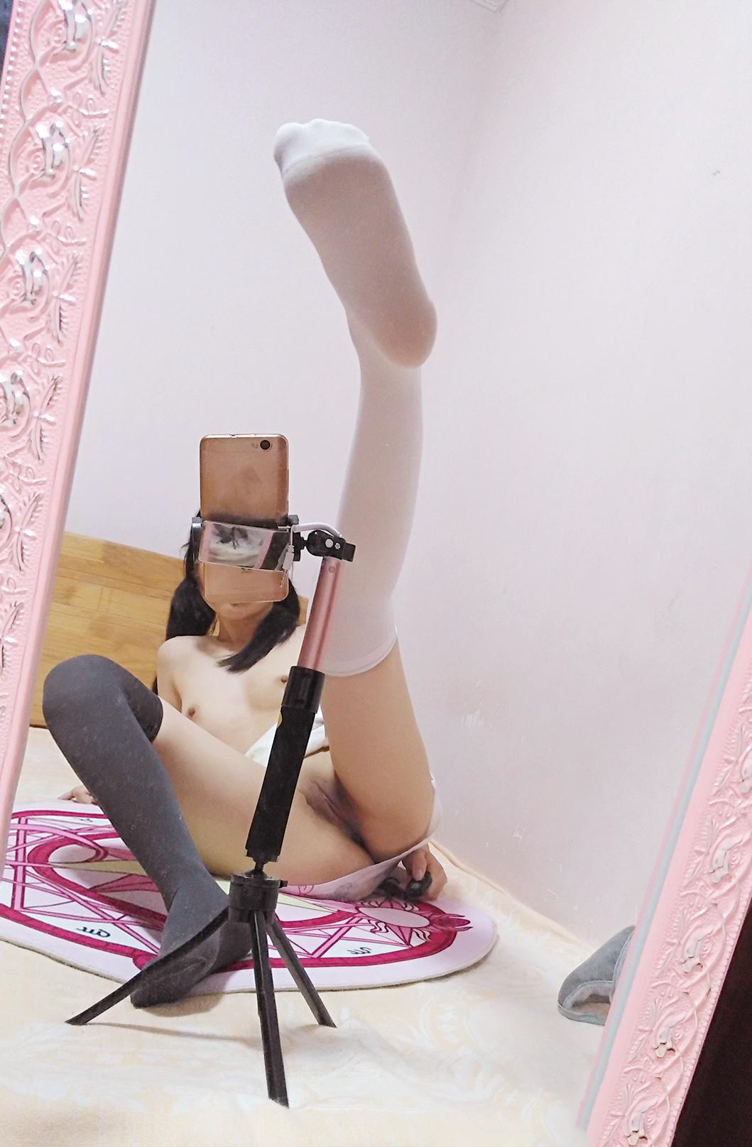 蘿莉系列.黑白長襪美腿嫩屄