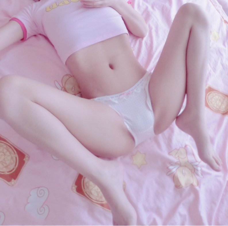 蘿莉系列.粉色睡衣美腿嫩穴萌白