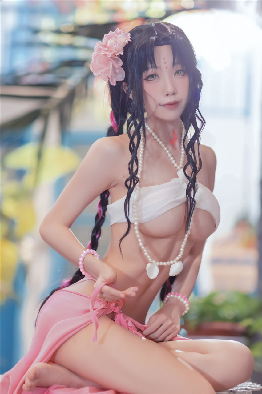 性感巨乳妖姬雙眼勾魂