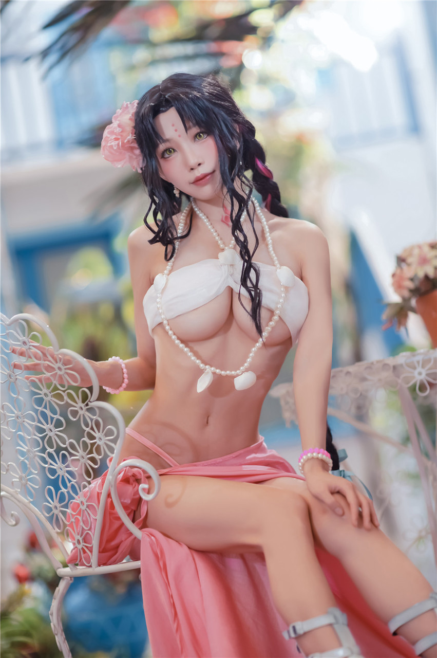 性感巨乳妖姬雙眼勾魂