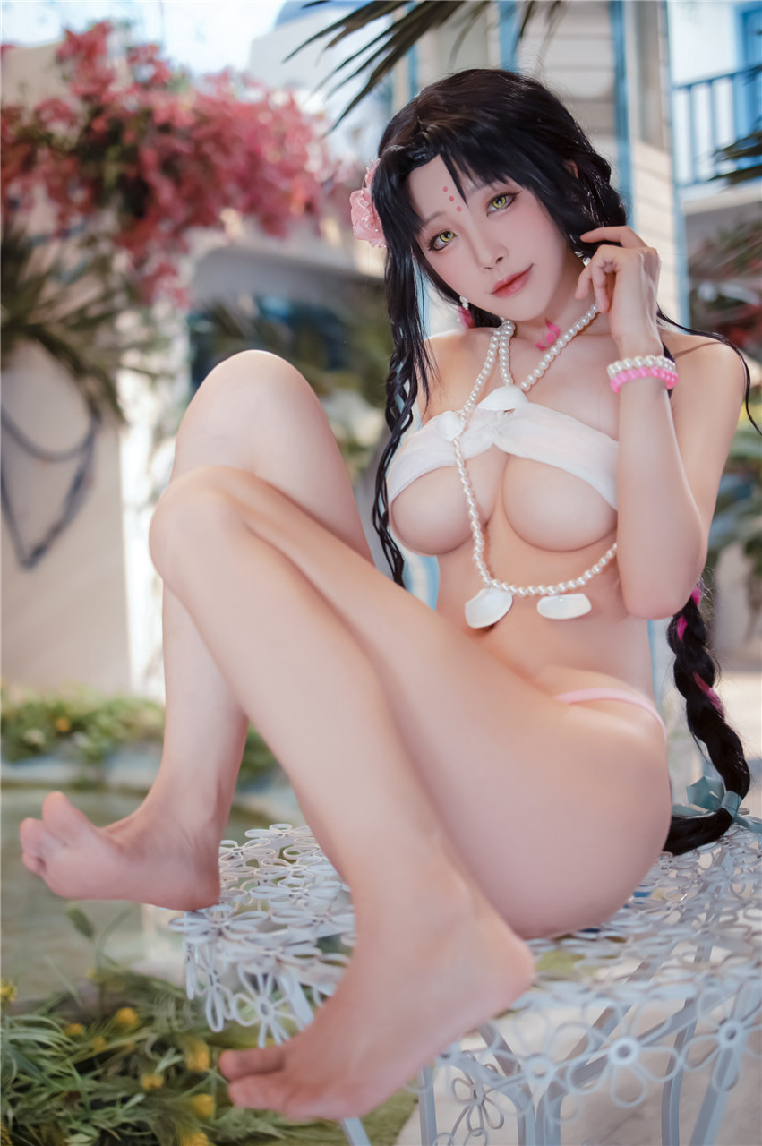 性感巨乳妖姬雙眼勾魂