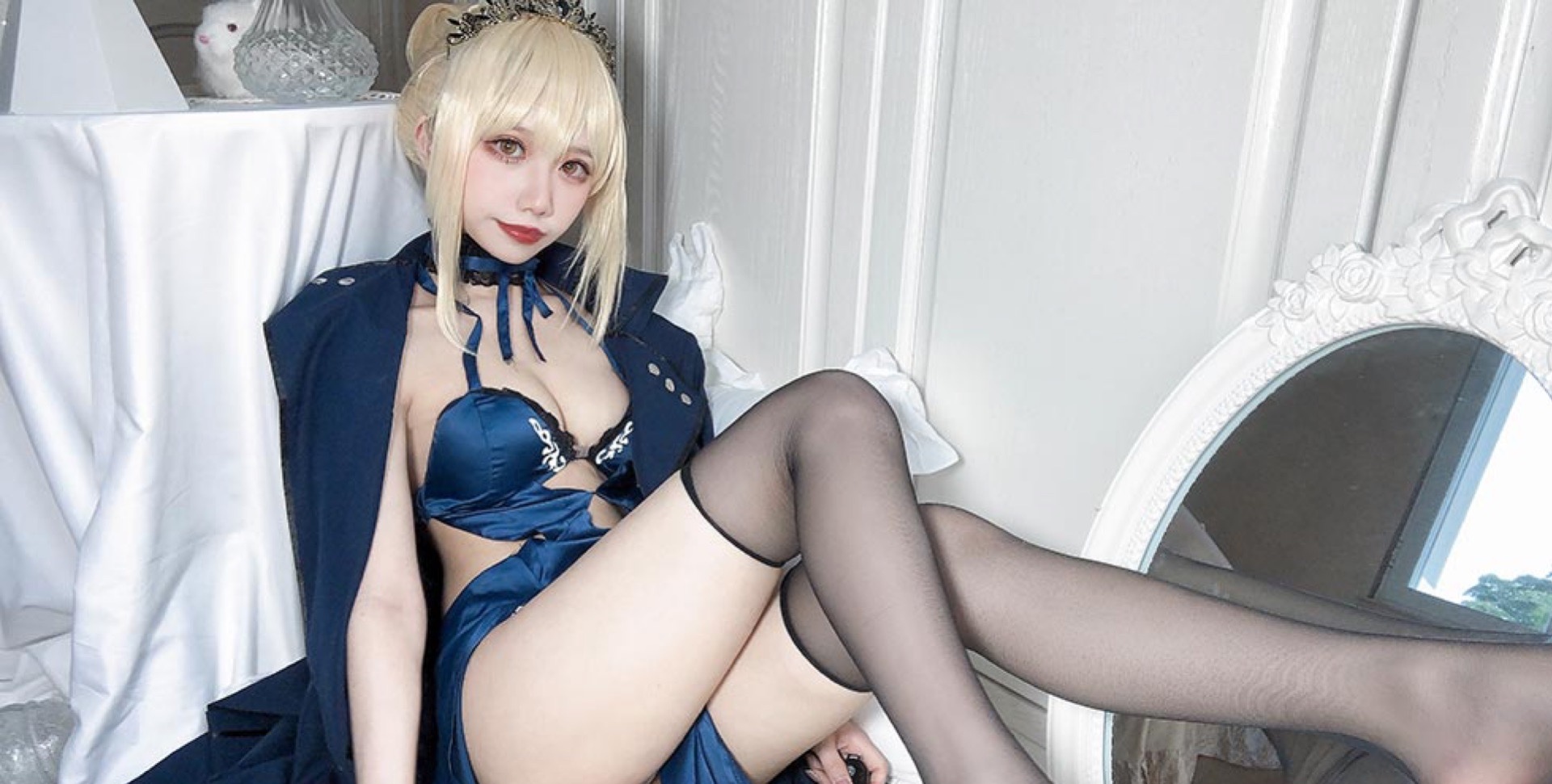 藍色情趣內衣女孩的誘惑