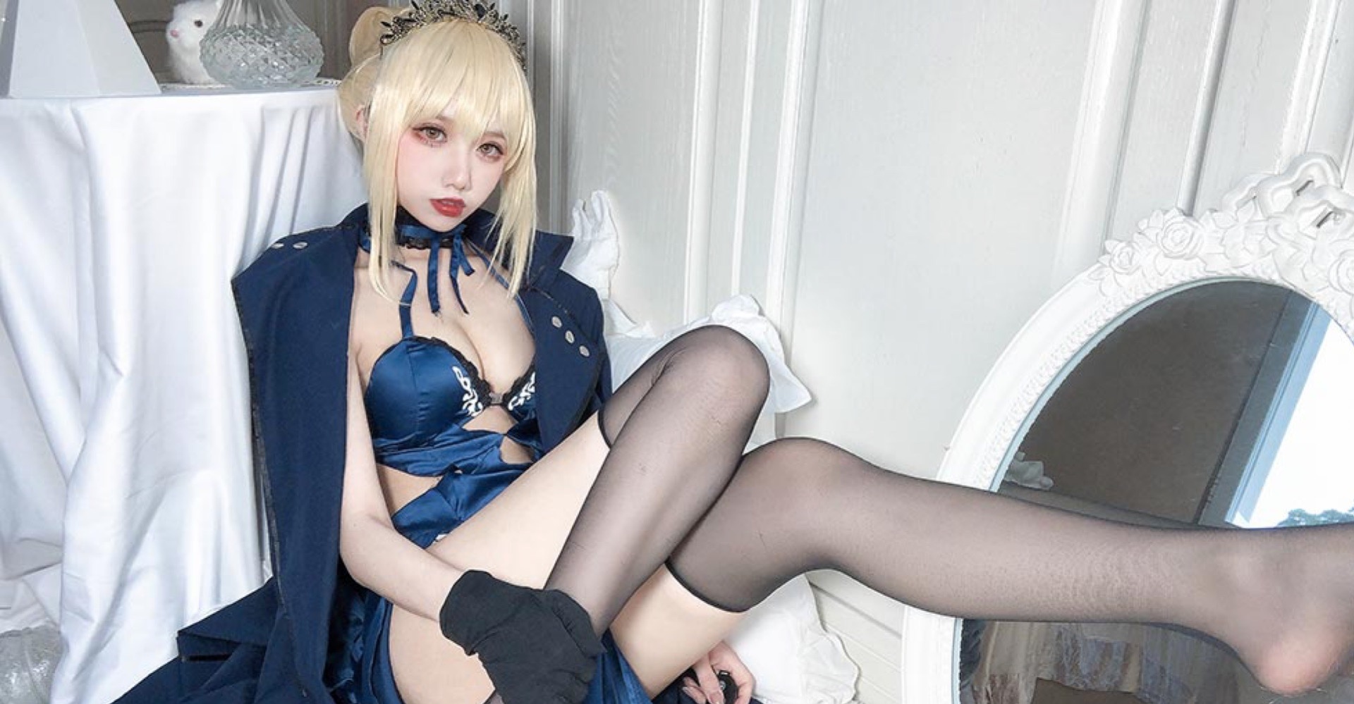 藍色情趣內衣女孩的誘惑