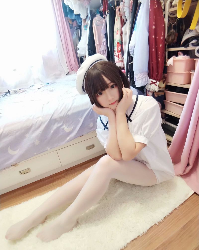 賣弄腳丫的女孩