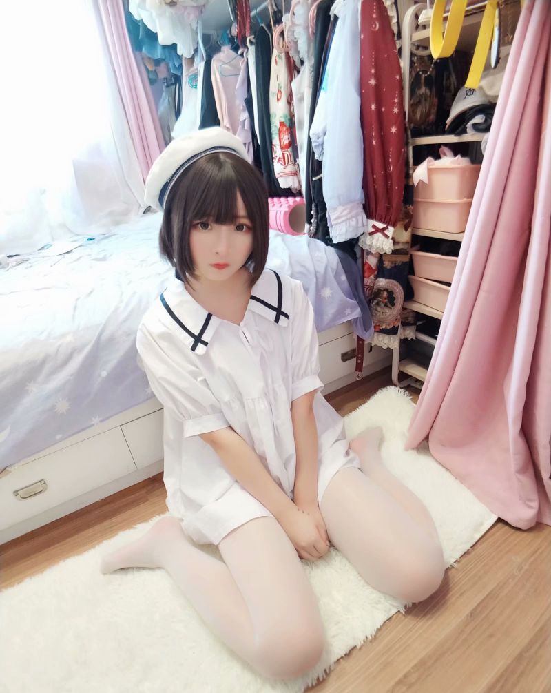 賣弄腳丫的女孩