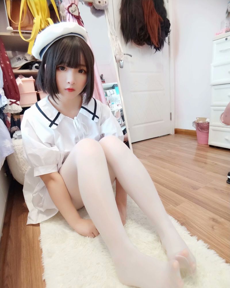 賣弄腳丫的女孩