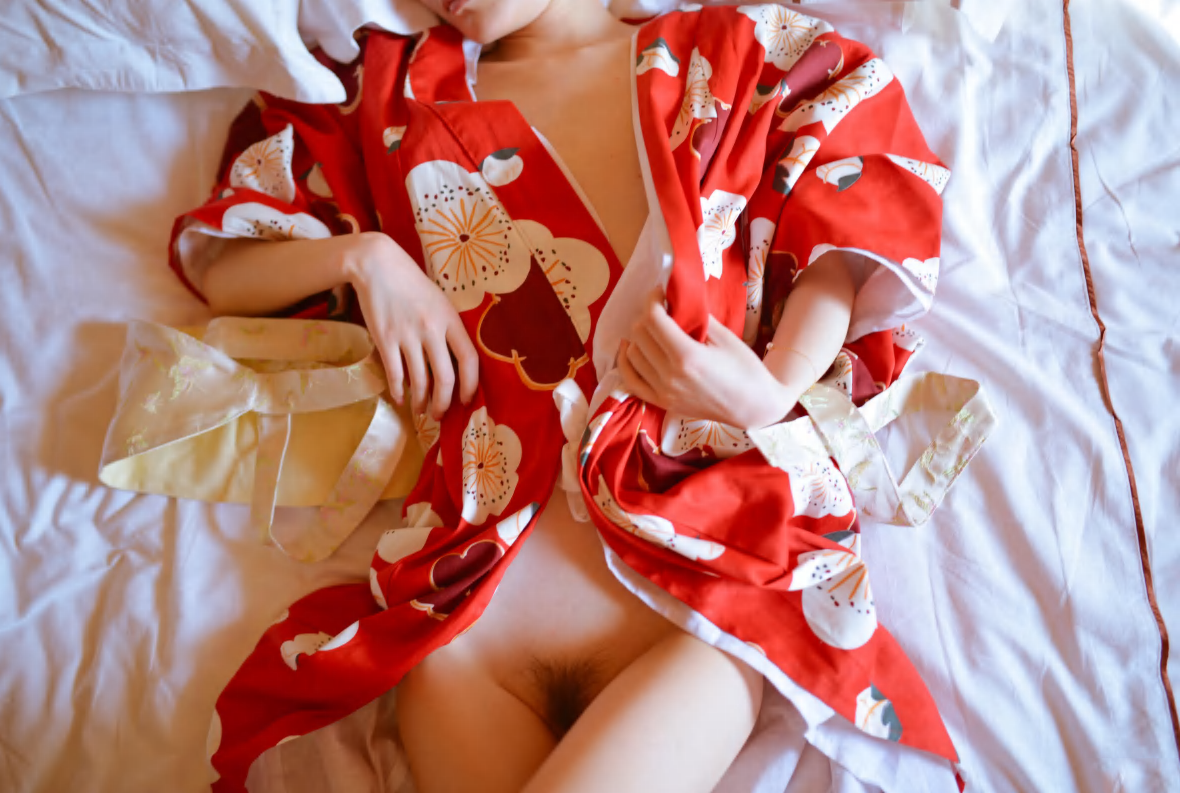 紅色日式白花和服美腳捆綁