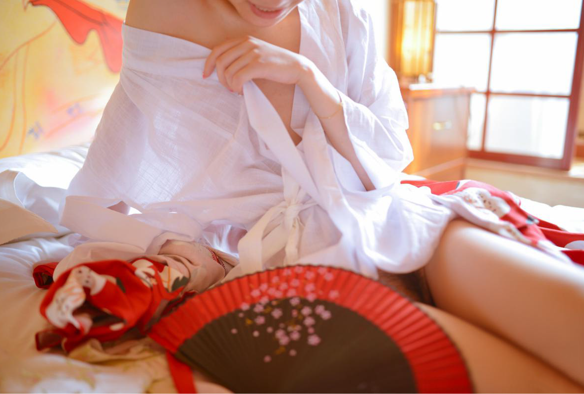 紅色日式白花和服美腳捆綁