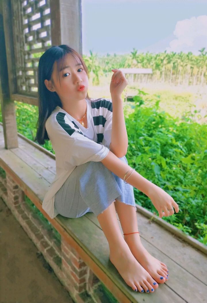 誘人美女的鮮嫩美腳