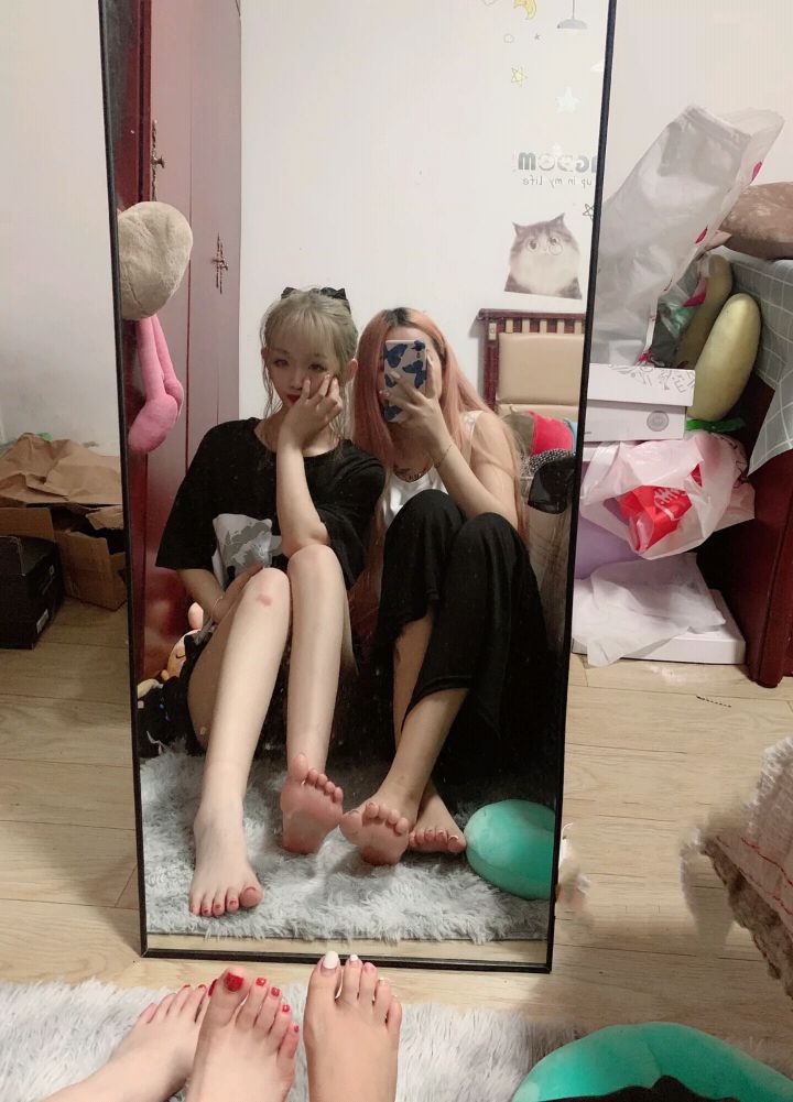 誘人美女的鮮嫩美腳