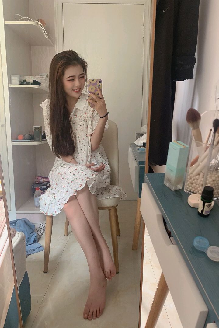 誘人美女的鮮嫩美腳