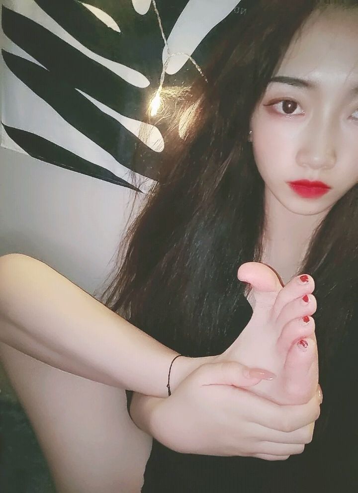 誘人美女的鮮嫩美腳