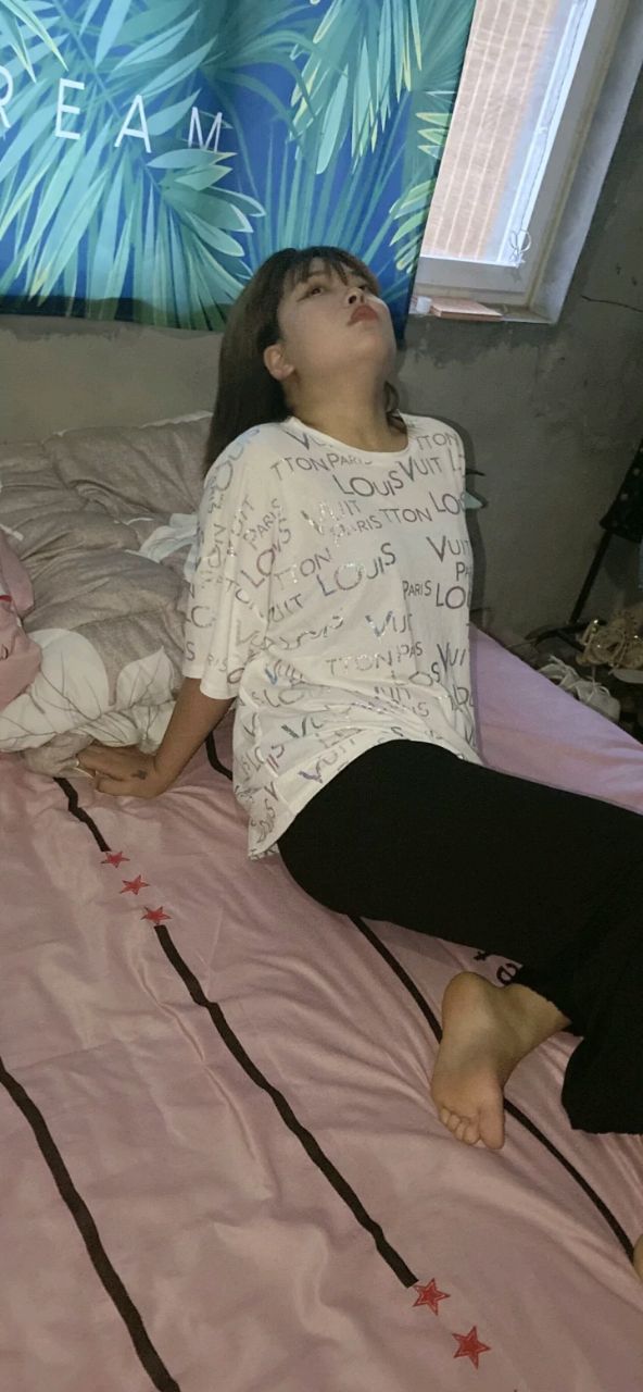 誘人美女的鮮嫩美腳