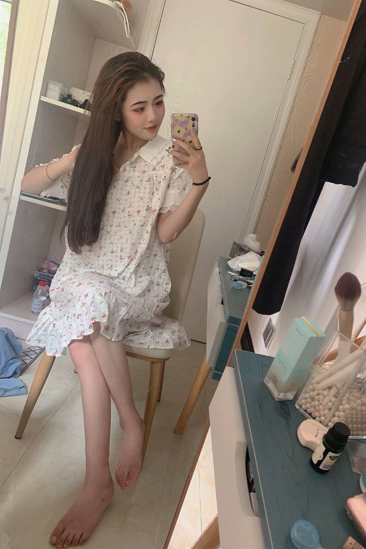 誘人美女的鮮嫩美腳