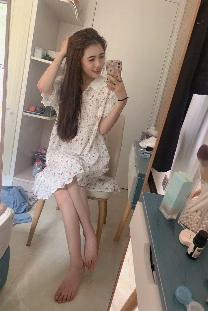 誘人美女的鮮嫩美腳