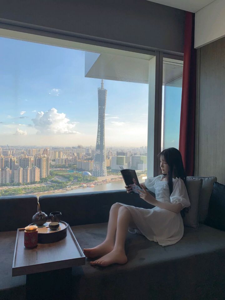 誘人美女的鮮嫩美腳