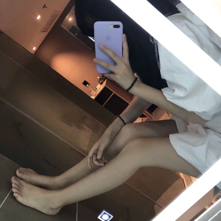 誘人美女的鮮嫩美腳