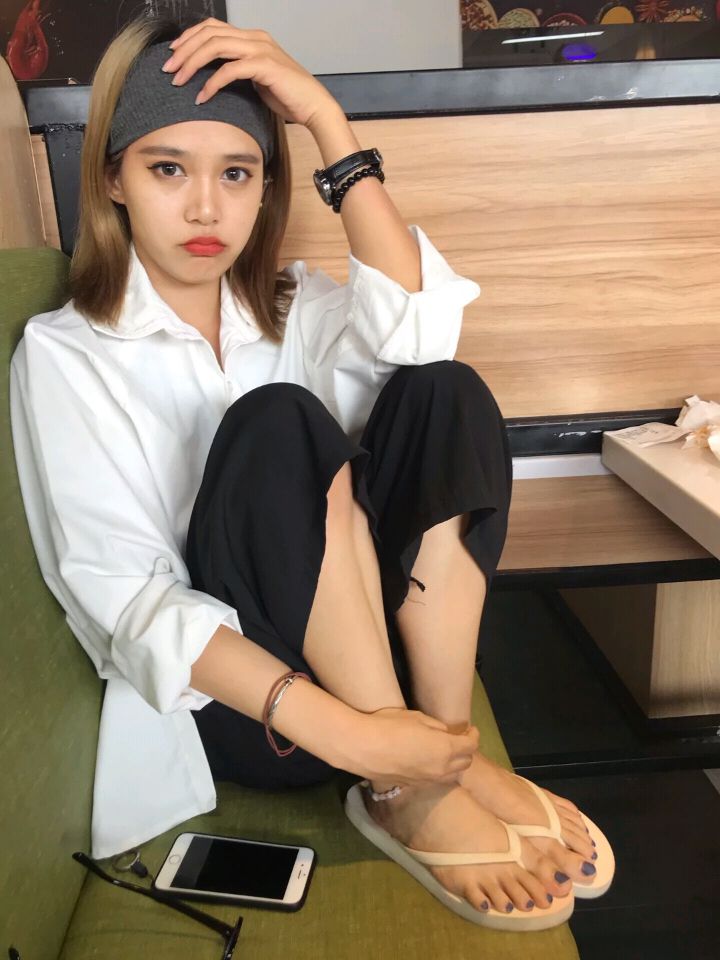 誘人美女的鮮嫩美腳