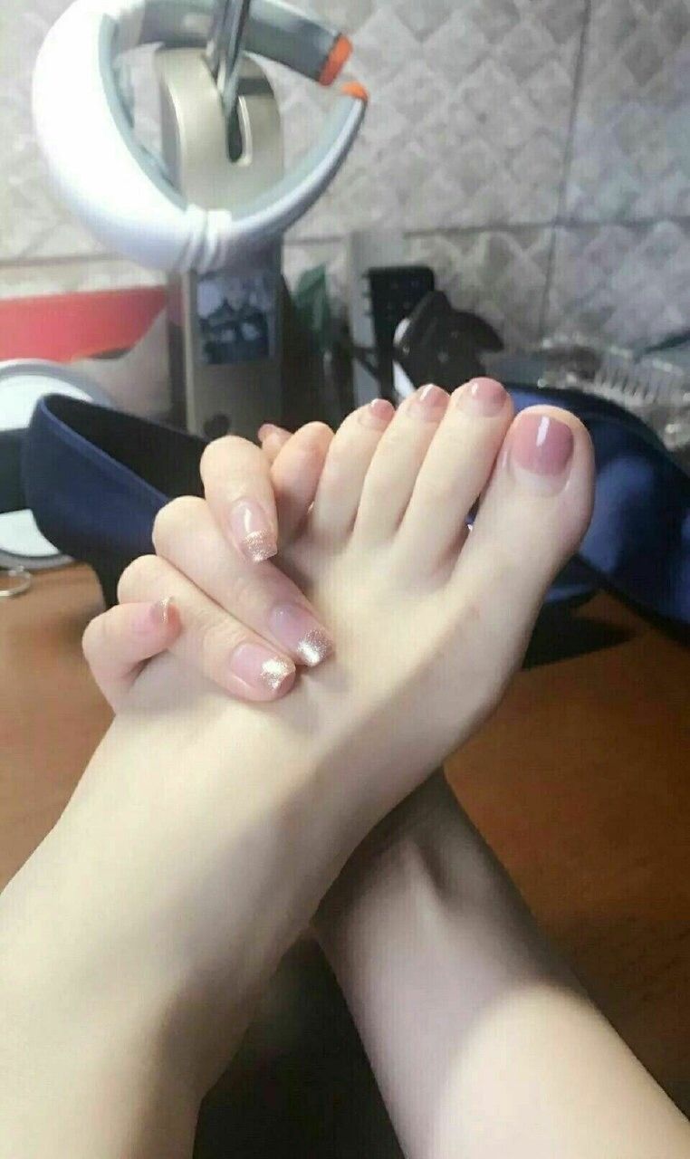 誘人美女的鮮嫩美腳