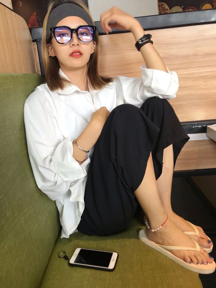誘人美女的鮮嫩美腳
