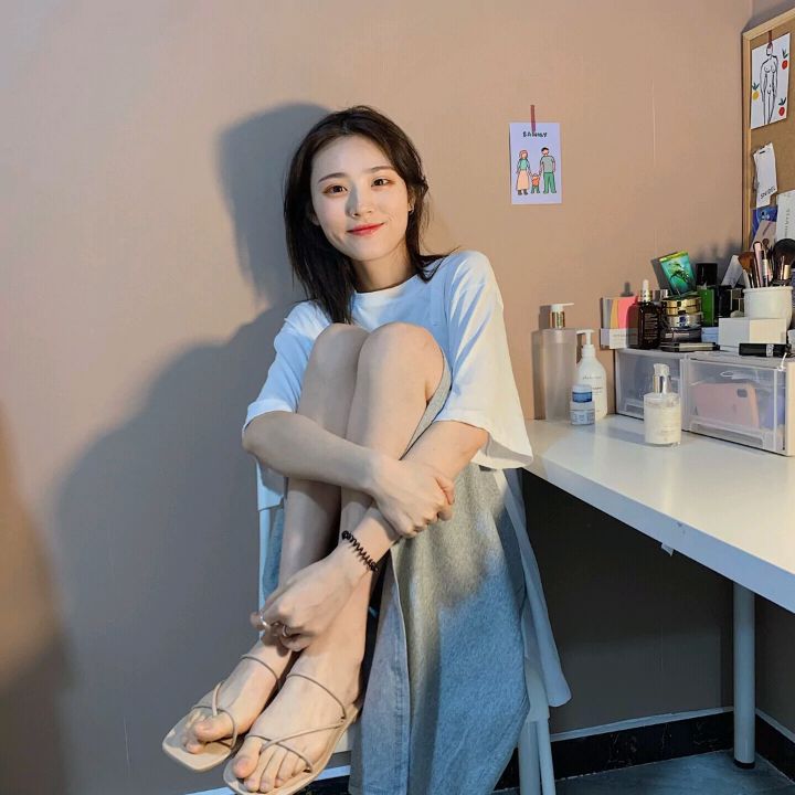 誘人美女的鮮嫩美腳
