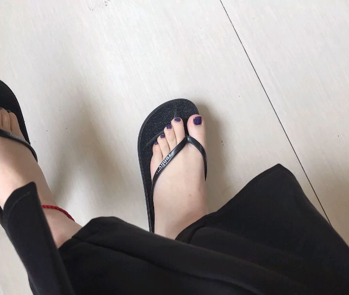 誘人美女的鮮嫩美腳