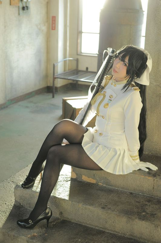 軍服の十代の少女