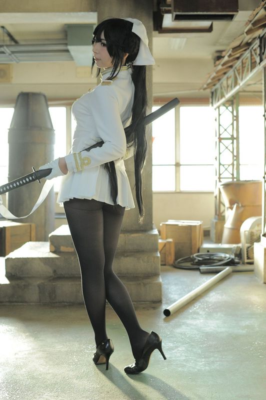 軍服の十代の少女