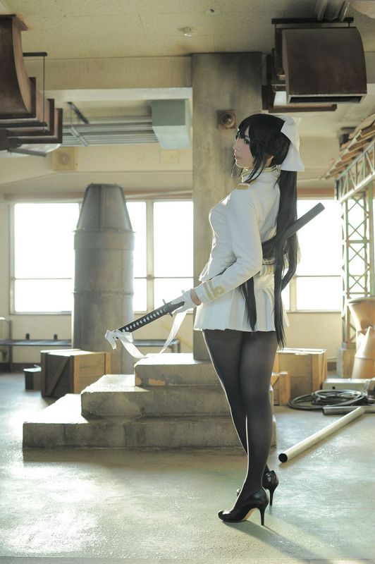 軍服の十代の少女