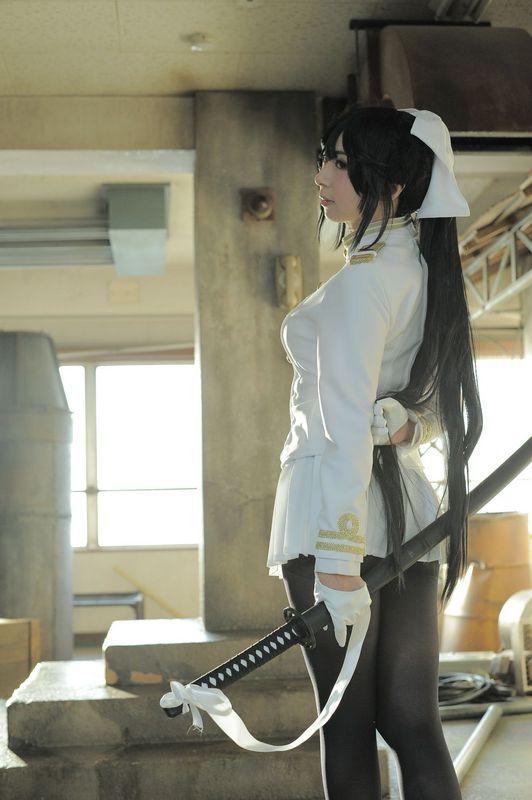 軍服の十代の少女