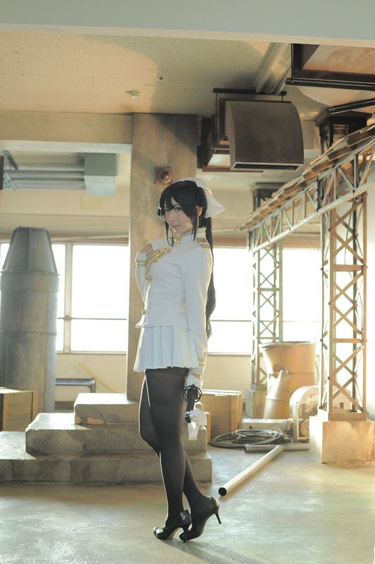 軍服の十代の少女