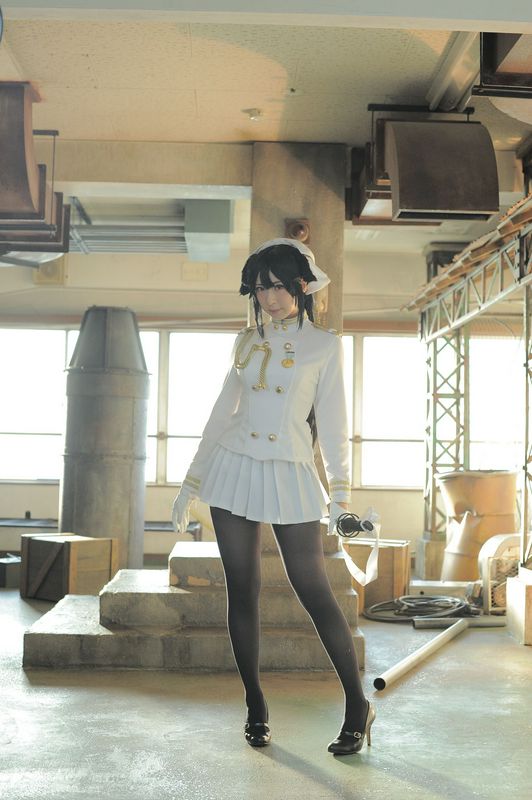 軍服の十代の少女