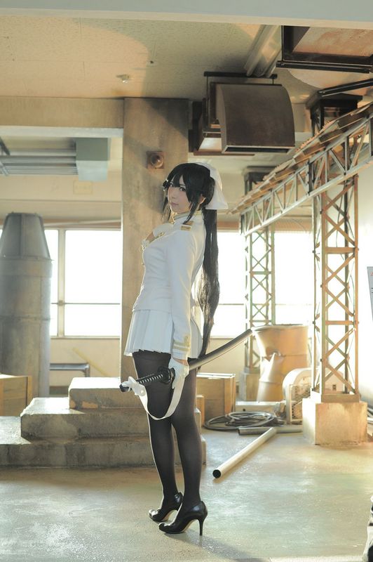 軍服の十代の少女