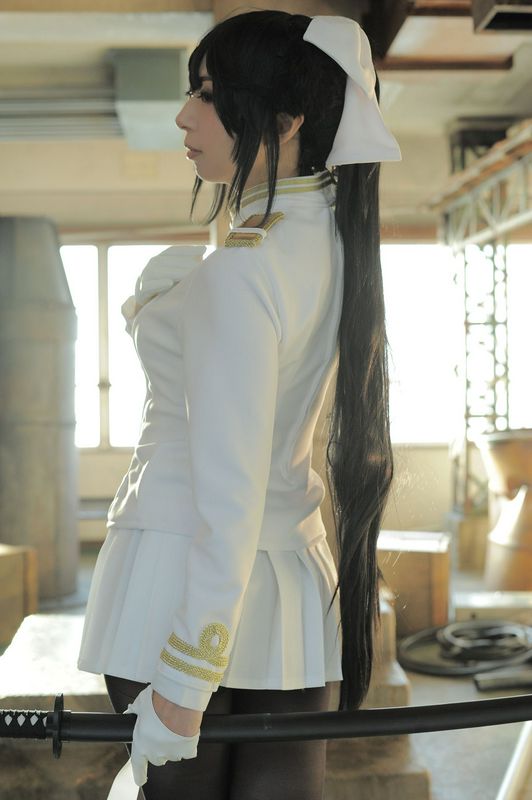 軍服の十代の少女